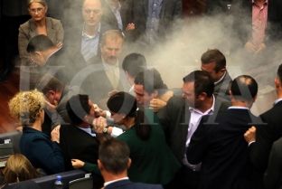   Vetëm deputetët e opozitës, pa ekspertë, në debatin për demarkacion [video]