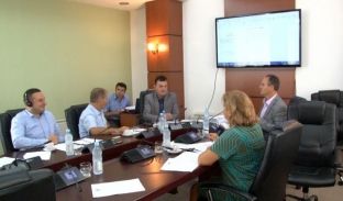 Merr vizën programin Fullbright, kritikohet punësimi me lidhje në arsim