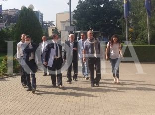 Ekspertët e opozitës arrijnë në debatin për demarkacionin