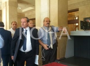 Kuvendi nuk lejon hyrjen e përfaqësuesve të Pejës, Deçanit dhe Rugovës [video]