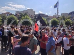 Shpërndahen protestuesit, Kuvendi nuk e shqyrton sot demarkacionin