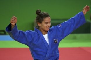 Partia Demokratike e Kosovës uron Majlinda Kelmendin