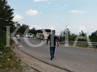 Policia malazeze bllokon shkuarjen e banorëve të Deçanit te Kulla Zhlepit
