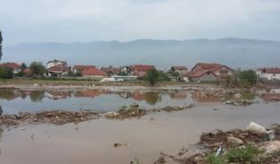 Fillon dezinfektimi në rajonet e vërshuara në Maqedoni