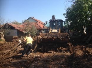 Victoria Invest ndihmon  zonat e përmbytura në  Maqedoni [foto]