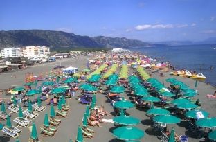  Në Velipojë, çdo ditë nga 100 mijë pushues [video]