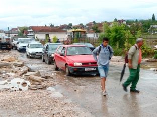 Pesë ditë të lira për të punësuarit nga rajonet e vërshuara në Shkup