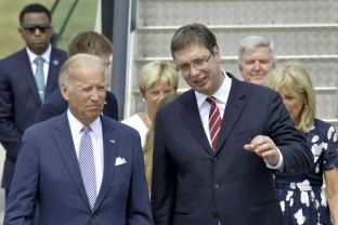 Biden e Vuçiq biseduan për Kosovën