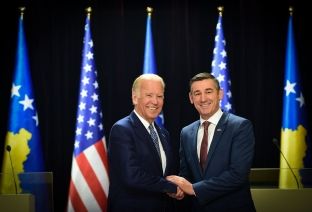 Biden u takua me kryeparlamentarin Veseli
