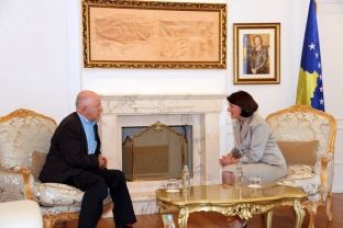 MacShane: Kosova: Një vend që s’ekziston? Vërtet, Beograd?