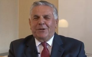 Ish-gazetari i “Zërit të Amerikës” Gjekë Gjonlekaj kujton takimet me Nënë Terezën [video]