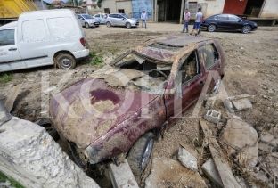 Qeveria premton kompensim për dëmet nga vërshimet në Shkup, banorët pesimistë