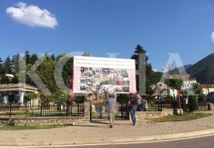 Pankarta në Mushtisht s’ka elemente të veprës penale, thotë policia