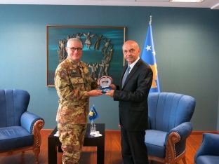 Mustafa në takim lamtumirës me komandantin e KFOR-it