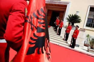 Miratohet ligji më i rëndësishëm i reformës në drejtësi në Shqipëri