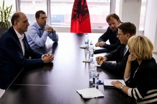 Vetëvendosje edhe njëherë ia tregon qëndrimet e saj Zhbograit