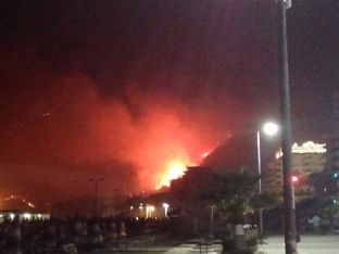 Shëngjini alarmohet nga zjarri