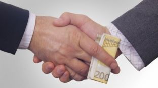 Aktakuzë ndaj tre të dyshuarve për ryshfet e ushtrim ndikimi