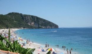 Mot i kthjellët në bregdetin shqiptar