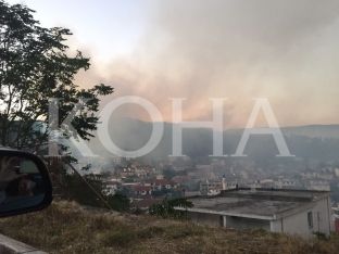 Në Ulqin nuk janë fikur flakët, 2 të arrestuar për zjarrin