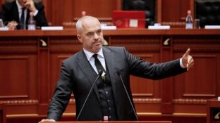 Rama: Miratimi i ‘Vetingut’ i hap rrugën fshesës së hekurt në Pallatin e Drejtësisë