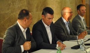 Debat i nxehtë në mbledhjen e mbyllur të PDK-së për demarkacionin