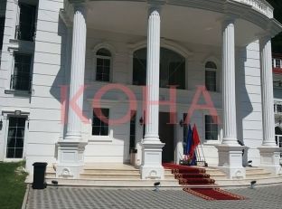 Mustafa dhe Veseli i përgjigjen pozitivisht ftesës së Kelmendit