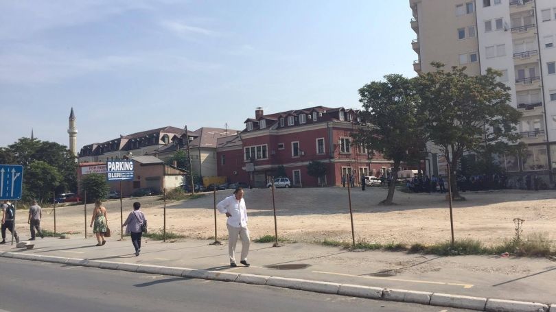 Zbrazet parkingu privat përballë Kuvendit 