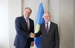 Hoxhaj priti në takim lamtumirës ambasadorin e Norvegjisë Jan Braathu