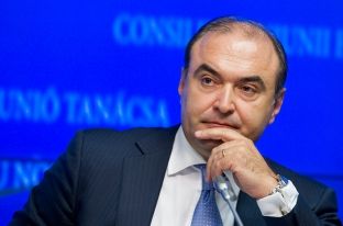 Vasili: Sokol Dervishaj në vend të Edmond Haxhinastos