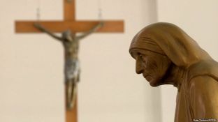 Nëna Terezë që quhej “shenjtore e gjallë”