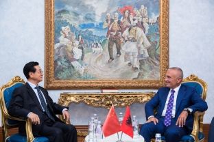 Meta priti delegacionin e Partisë Komuniste të Kinës, të gatshëm për bashkëpunim me LSI-në