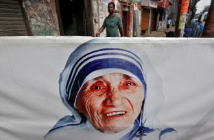 Profili i Gonxhes para shenjtërimit në Vatikan [video]