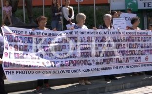 Krejt çka ndodhi sot në protestën në Prishtinë kundër Jeremiqit në OKB [video]