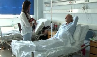 Operacioni në QKUK i mundëson që të ecë pas katër vjetëve