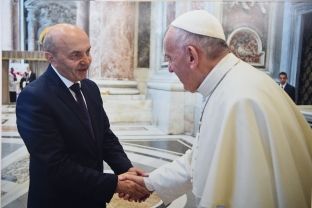 Mustafa u prit nga Papa Françesku – vetëm falënderime, pa kërkesë për njohje