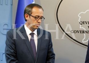  Hoti zmbrapset për kontratat 12-milionëshe