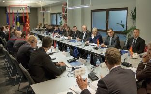 Shqipëria e Serbia fusin Kosovën në mes