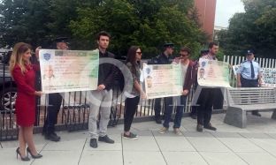 Qytetarët u “japin viza” për Dyz Thaçit, Veselit e Grabovcit [foto]