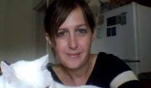 Shqiptarja ithtare e Trampit ua heq hixhabin dy myslimaneve, arrestohet