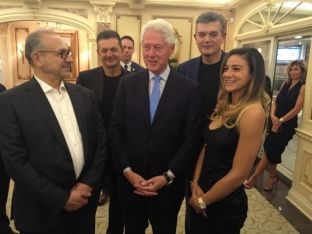 Bill Clinton përsëri mes shqiptarëve, në “Shtëpinë e Bardhë” të Sal Rusit