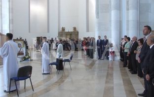 Meshë kushtuar shenjtërimit të Nënë Terezës dhe shugurimit të dy meshtarëve [video]