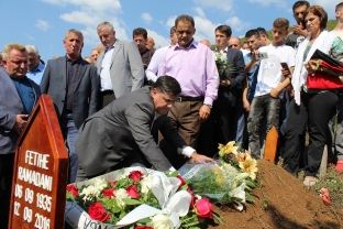 “Fetije Ramadani ia dha kombit Agimin, Agimi kombit lirinë”