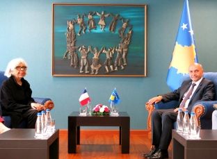 Franca premton vazhdimin e përkrahjes për Kosovën