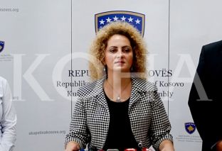 “Kadaj Bujupi po mundohet të bëhet më papë se papa”