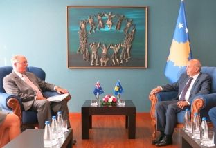 Mustafa priti ambasadorin e Australisë, David Stuart