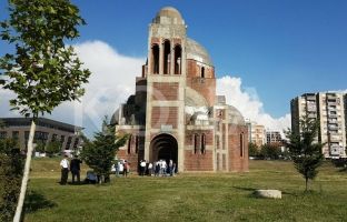 Zyba në bisedime me “vullnetarët” e kishës ortodokse