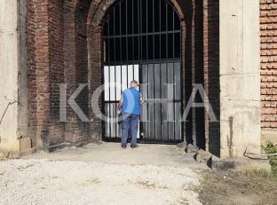Inspektorati mezi i bind serbët që të ndalin punimet në kishë