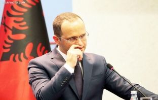 Bushati e sheh Metën kandidat të fortë për president, por duhet një diskutim