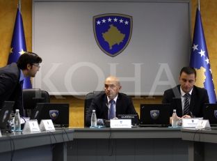 Mustafa e Stojanoviq debatojnë për kishën në kampusin e UP-së [video]